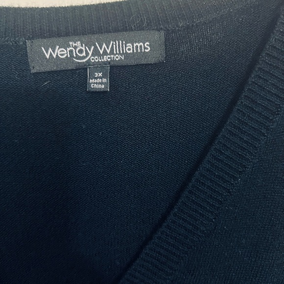 Wendy Williams sweater - Picture 2 of 2